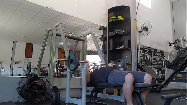 Fodendo o_peitoralpesado_algo essencial