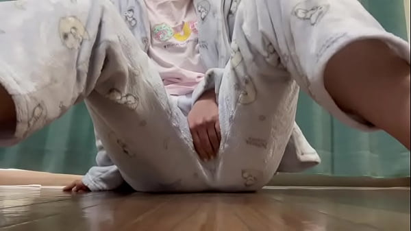 朝起きてパジャマでオナニーしたら白い液でてきちゃいました 