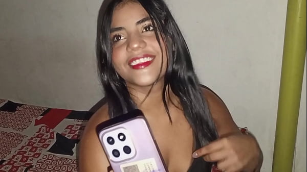 Play MP4 - MORENA HERMOSA DE COLOMBIA LE ENVIA FOTOS DE SU VAGINA A SU NOVIO Y EL VIENE A FOLLARLA