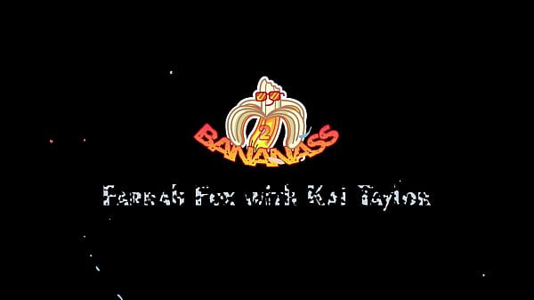 Nonton Paige Fox Hops Over The Counter To Fuck A Customer For Dessert thumbnail