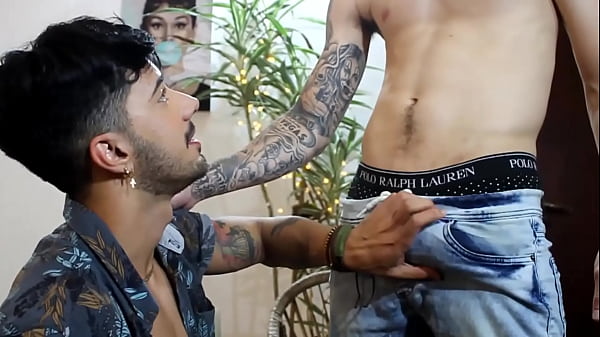 Play MP4 - ACABEI PEGANDO O ENTREGADOR