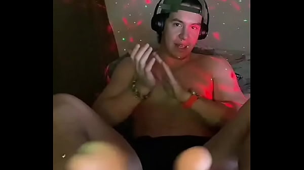 The clapping toes tho shoutout to jrgamer418nsfw for being my tiktok pusherman 