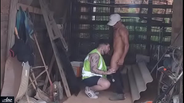 O Pe&atilde;o Da Obra Mostrou Servi&ccedil;o thumbnail