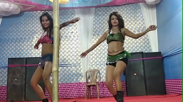 Play MP4 - शाम है धुंआ धुंआ पर बहूत ही  सेकसी डांस &comma; अर्पिता और काजल द्वारा