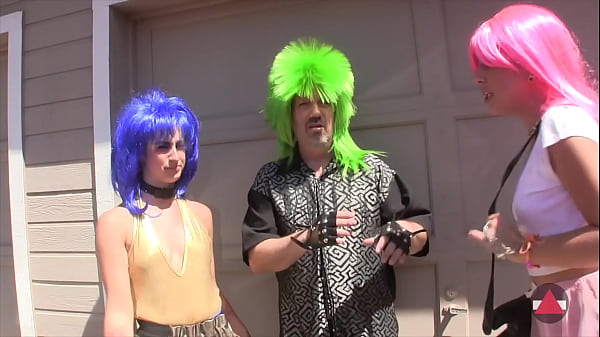 Cosplay Smoke Out thumbnail