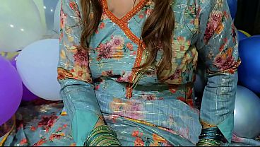 Nonton Desi Hot Bari Behan Ki Phudi Ka Phuda Bnadia-load Moaning thumbnail