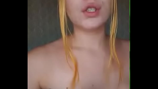 Телочка забыла вырубить skype 