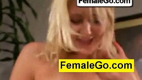 Flexible 18yo teen with tiny tits spreading 