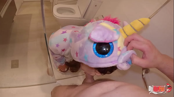 Step brother gets blowjob_from Stepsister_Shower