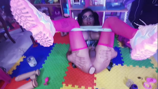 Montando Un Juguete Enorme Por El Culo thumbnail