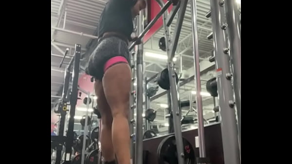 Nonton Muscle Mommy Leg Day thumbnail