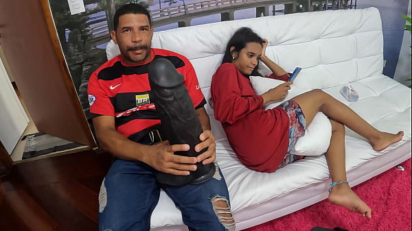 Play MP4 - Binho Ted inferniza Leo Ogro no momento da gozada e ele se encanta com brinquedo gigante