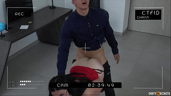 I_SEDUCE THE HEAD_OF SECURITY TO LET ME GO