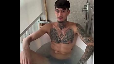 Magrinho Pauzudo Se Exibindo. thumbnail