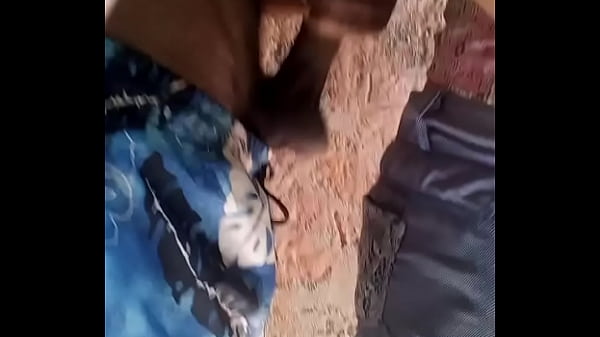 Me follo al novio de_mi mejor_amiga en casa sola