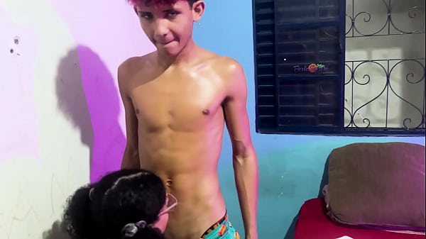 Novinho Veio Limpar Minha Psicina, Acabou Arrombando Meu Cu Sem D&oacute; thumbnail