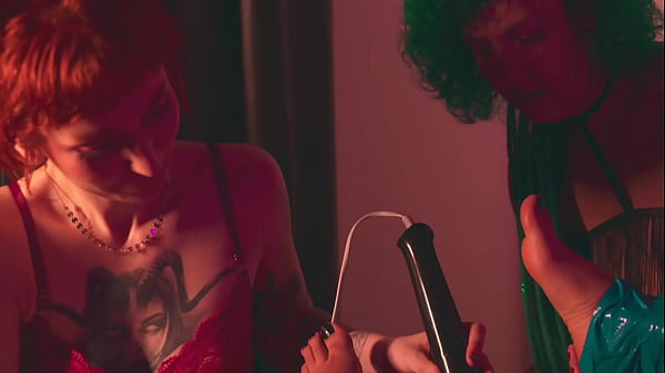 A tongue fits quite nicely between these toes