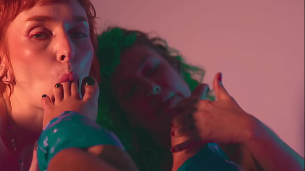 A tongue fits quite nicely between these toes 