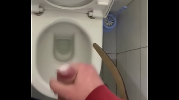 Play MP4 - My dick cums in a public toilet close up
