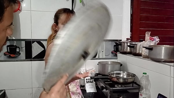 Puta de cocina decide mamar la verga pq ten&iacute;a mucha sed 