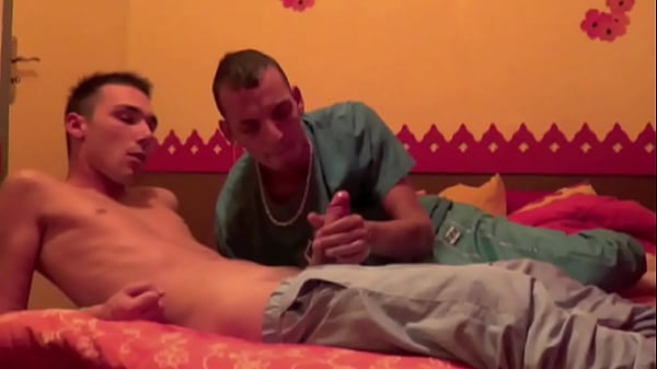 Il Se Fait Pi&eacute;ga Par Son Pote En Train Le Baiser thumbnail