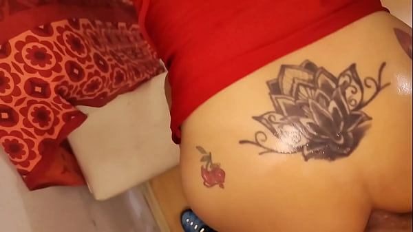 A milf magrinha nunca tinha dado o cuzinho mas no teste do sof&aacute; arrasou e at&eacute; levou uma bela gozada dentro daquele rabo apertado vagninho e holy rubi