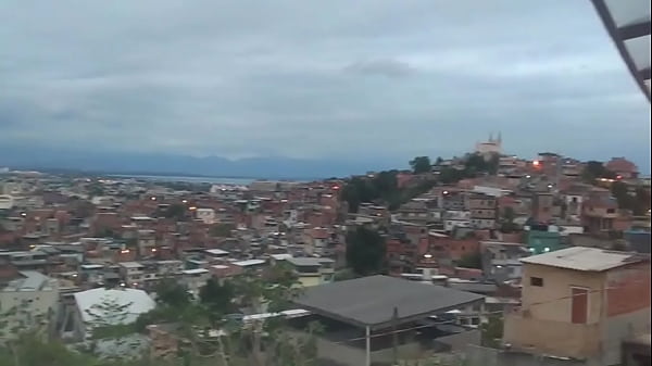 Play MP4 - NA FAVELA DO RIO DE JANEIRO DESPOIS DE UM PAGODE NEG&Atilde;O PIROCUDO FOI CHAMADO PRA FUDER AS CASADAS GOZANDO MUITO