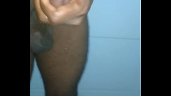 Leandroxj3 gozando na punheta