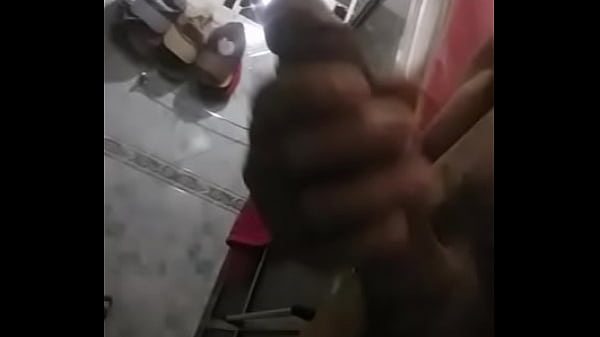 Coroa bate uma no banheiro 