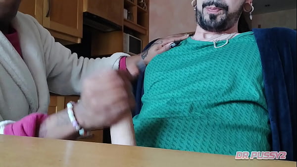 Play MP4 - MASTURBEI O MELHOR AMIGO DO MEU MARIDO E DEIXEI ELE FILMAR SEM O CORNO SABER