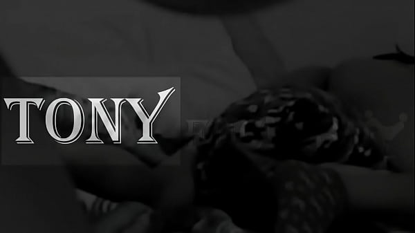 Me equivoqué de hoyo confundía mi novia con_su amigay me lacogí mientras_tomaba una ciesta Todo iba bien_hasta que mi novia llegó y tocó la puerta peroya le habia dejado el agujero escurriendo de cremita