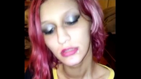 Play MP4 - Milf with batman shirt gives nice head