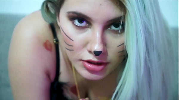 Bella la seducci&oacute;n hecha gata 