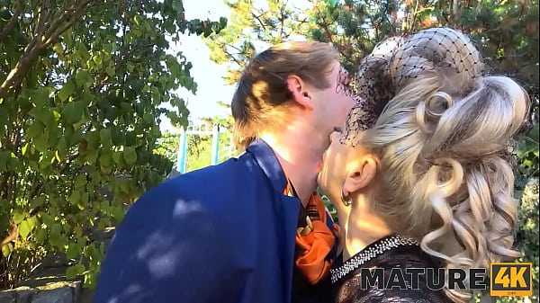 Play MP4 - MATURE4K&period; Vagina becomes wet as mature woman sees guy to be carnal with