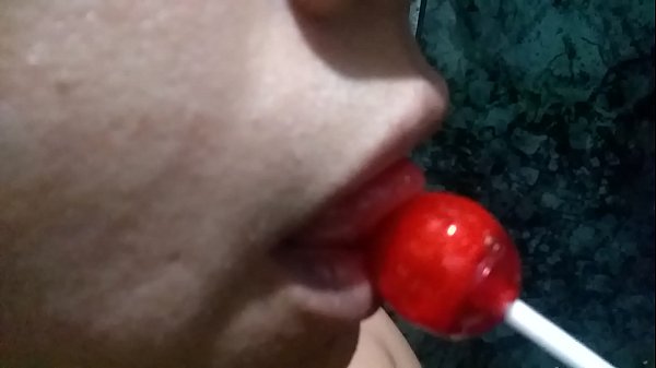 Play MP4 - Virgem chupando pirulito