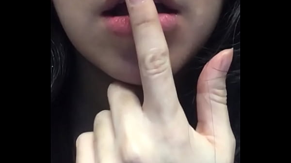 Play MP4 - Close up lip teasing