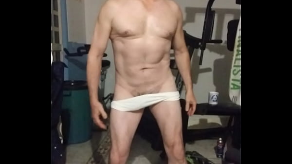 show stripper con calcetones blancos haciendo baile striptease hasta quedar TOTALMENTE desnudo