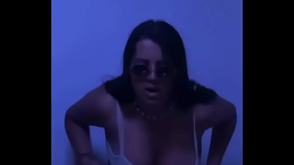 Le gusta ense&ntilde;ar mientras baila 