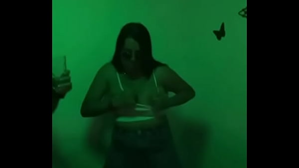 Le gusta ense&ntilde;ar mientras baila 