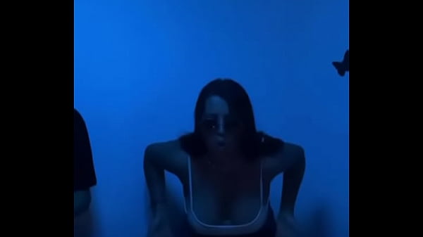 Le gusta ense&ntilde;ar mientras baila 