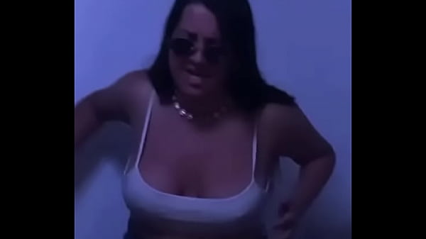 Le gusta ense&ntilde;ar mientras baila 