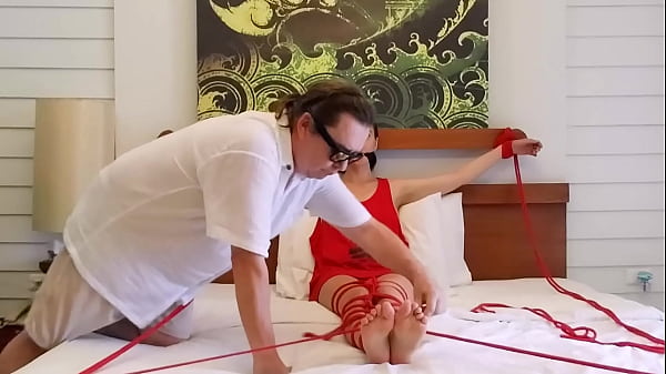 Play MP4 - Sofi Bondage red ropes on the bed