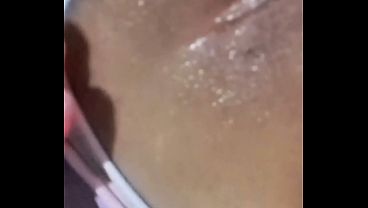 Chica Se Mastueba Con Un Seguidor thumbnail