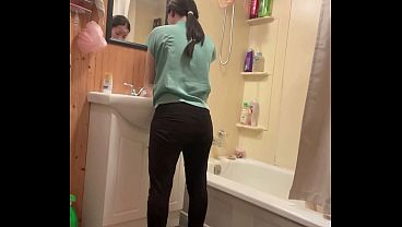 hana clean her face then nake in the end