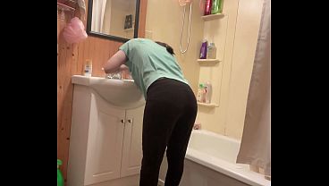 hana clean her face then nake in the end