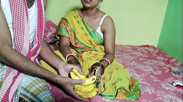 banana seller feed his own banana (Dick) to Bengali Bhabhi 