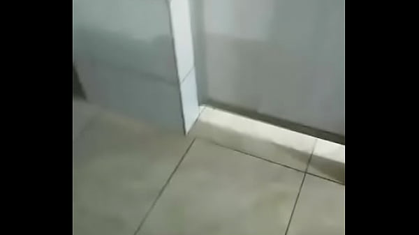 Nonton Os Machos Caminhoneiros Tomando Banho thumbnail