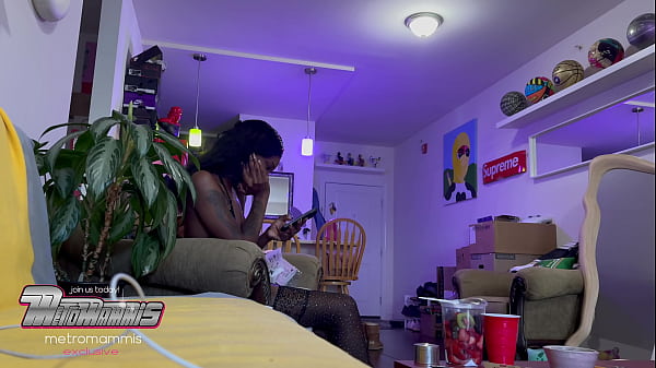 The infamous nayna skye comes to metromammis 