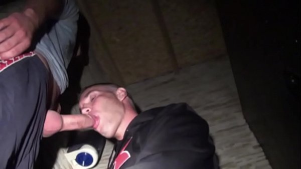 Beau Mec Viril Suce Grosse Bite En Glory Holes thumbnail