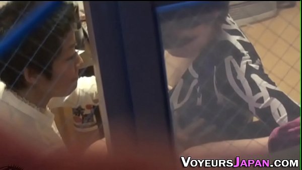 Asian_lesbian_fingering